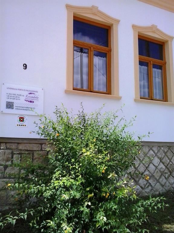 Levendula Porta Es Pajtaszinhaz Hotel ออร์ฟู ภายนอก รูปภาพ